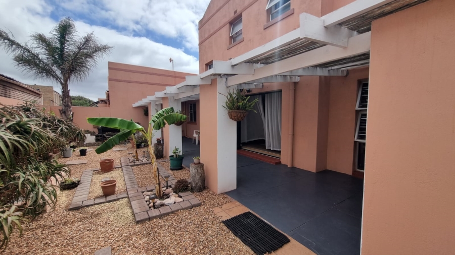 6 Bedroom Property for Sale in Bluewater Bay Western Cape